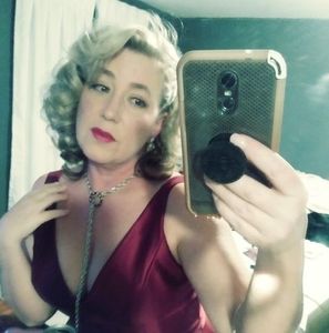 Meet your Posher, Bobbi
